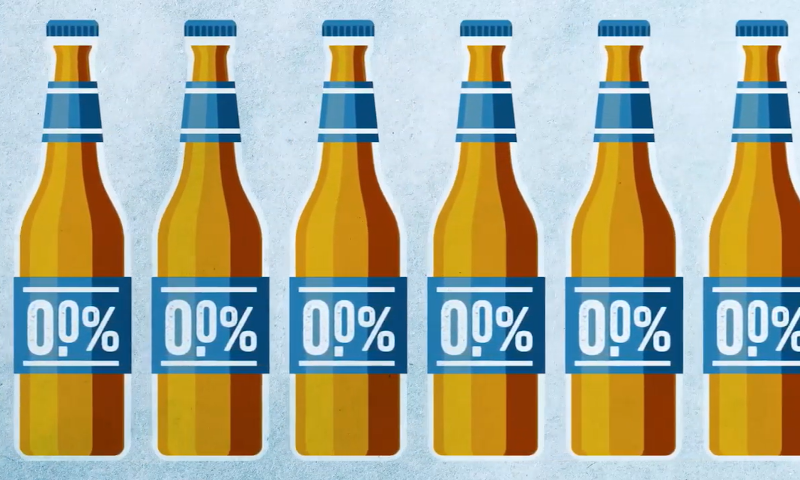 Alcoholvrije flesjes bier op een rij